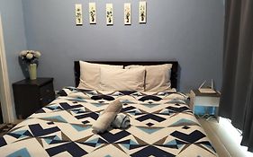 Henry'S Newport Condotel